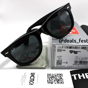 Model Display RayBan Wayfarer Black RB2140
